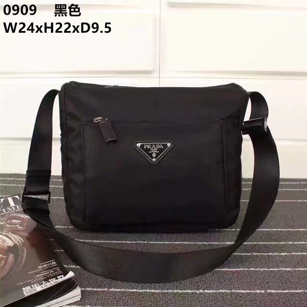 プラダバッグ正面デザイン